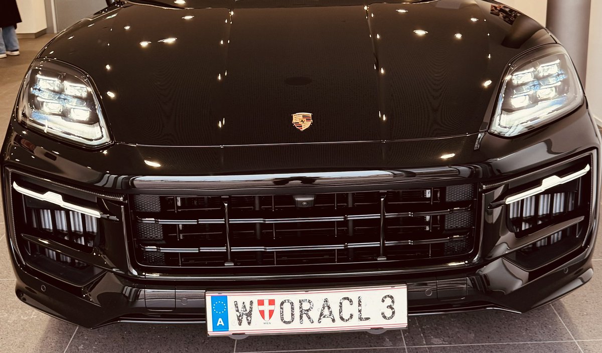 oradeto's tweet photo. New car, but the same old carplate. https://t.co/LlXQdbuhSk