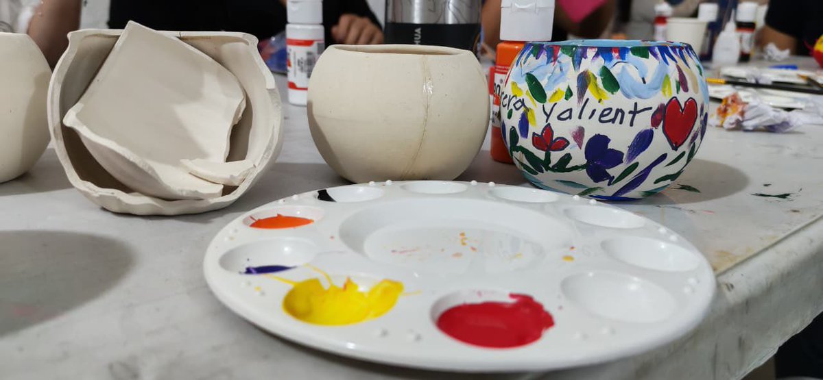 ARNColombia's tweet image. En el encuentro participaron mujeres firmantes de paz y de comunidad que integran formas asociativas en el #Cauca y que hacen parte del proyecto "Fortalecimiento a la Reincorporación Económica y Social" #FRES, en el marco de la estrategia de sostenibilidad de la @ARNColombia .