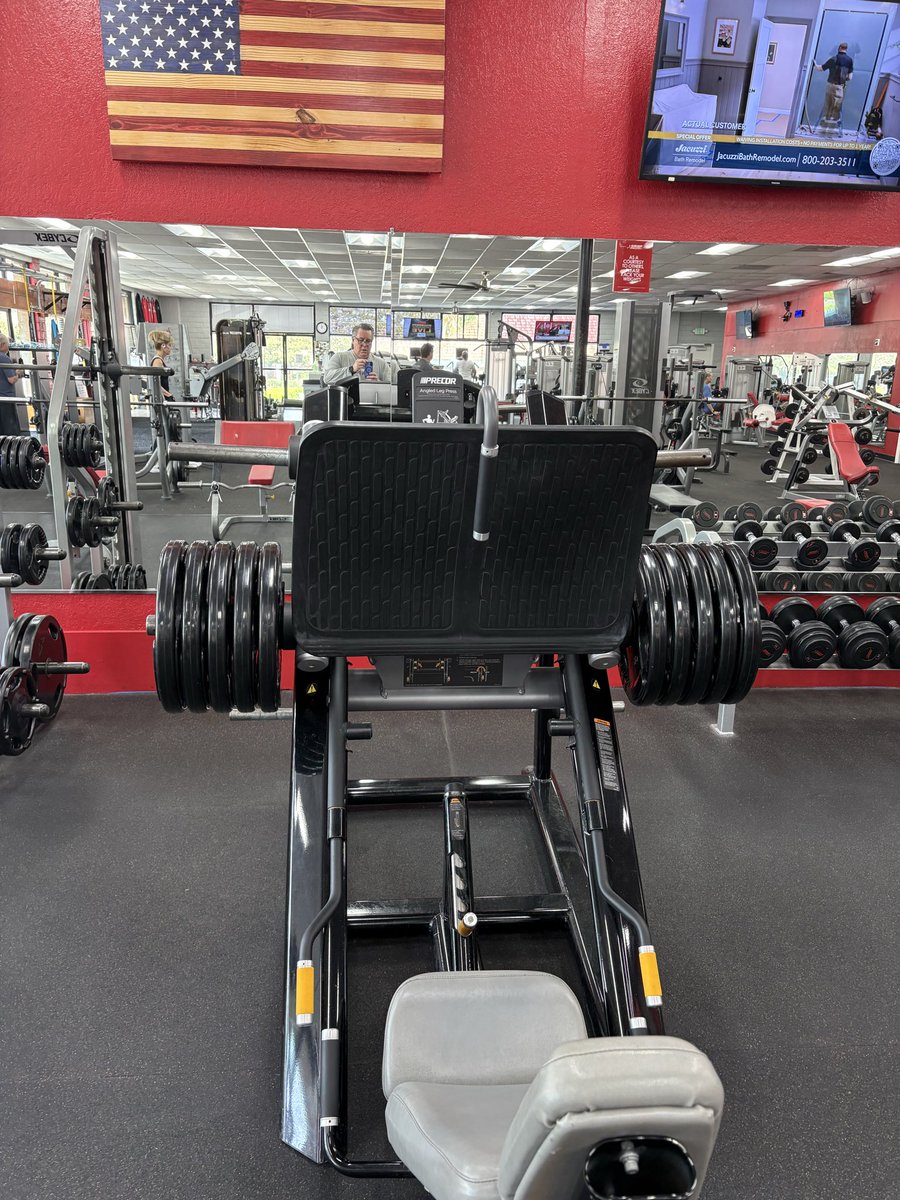 TRMJr's tweet image. Old man got 5 plates (450 lbs plus) today on the inverted hack rack. #GetSome