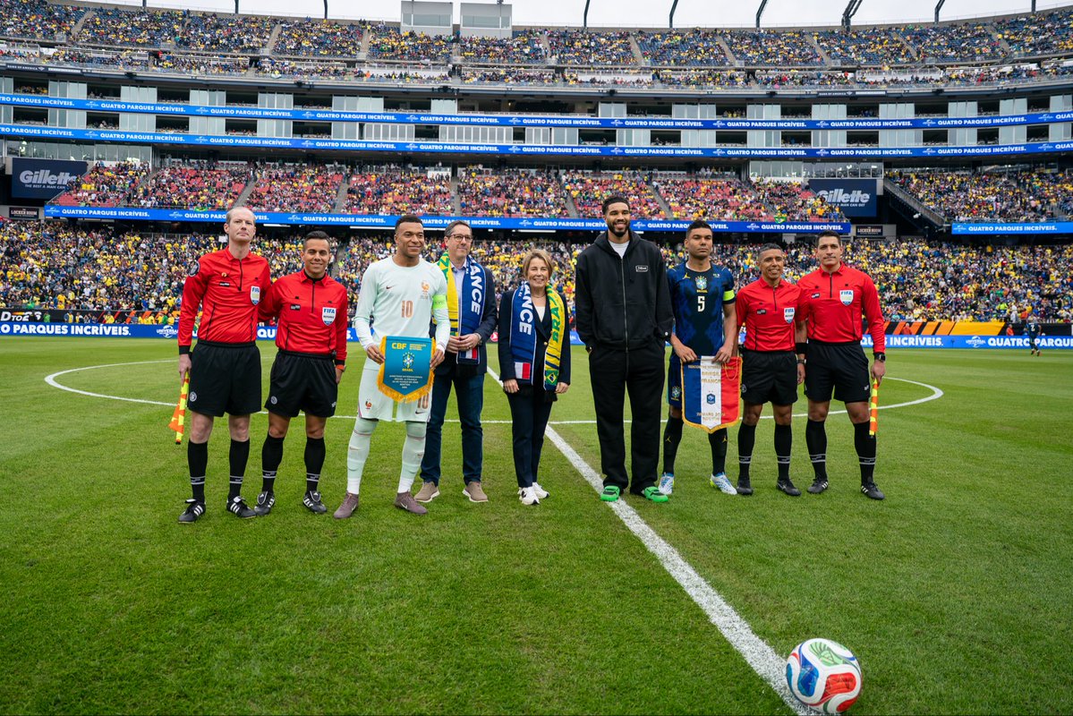 Gillette Stadium tweet media