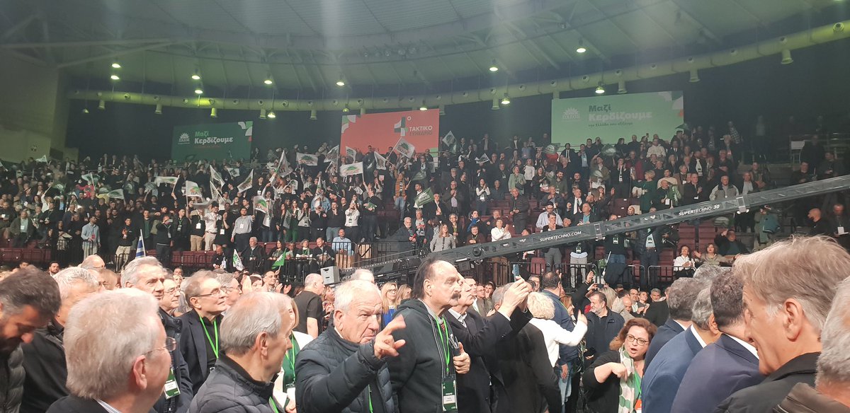 koutsoukosilia's tweet photo. Συγκλονιστικές στιγμές στην έναρξη του 4ου Συνεδρίου του @pasok .Η ομιλία του @androulakisnick ξεσήκωσε το συνέδριο. Βαθιά πολιτική, οραματική και με πίστη στη νίκη ξεκόψε κάθε σεναρίο συνεργασίας με τη Ν.Δ.. https://t.co/LzifGfZUeM