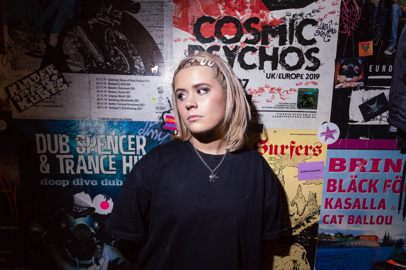 StarryMag's tweet image. .@HanaLilimusic fans find out what the #altrock artist shares exclusively with Editor @NotYerAvgChick about latest single "Complicated" and performing live at @SXSW at starrymag.com/hana-lili-hana/! #SXSW2026 #SXSW26