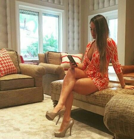 ghoulhwa's tweet photo. one thing about nikki bella, she always stepped out in a sickening pump! 😍 https://t.co/sllu9sf2QA