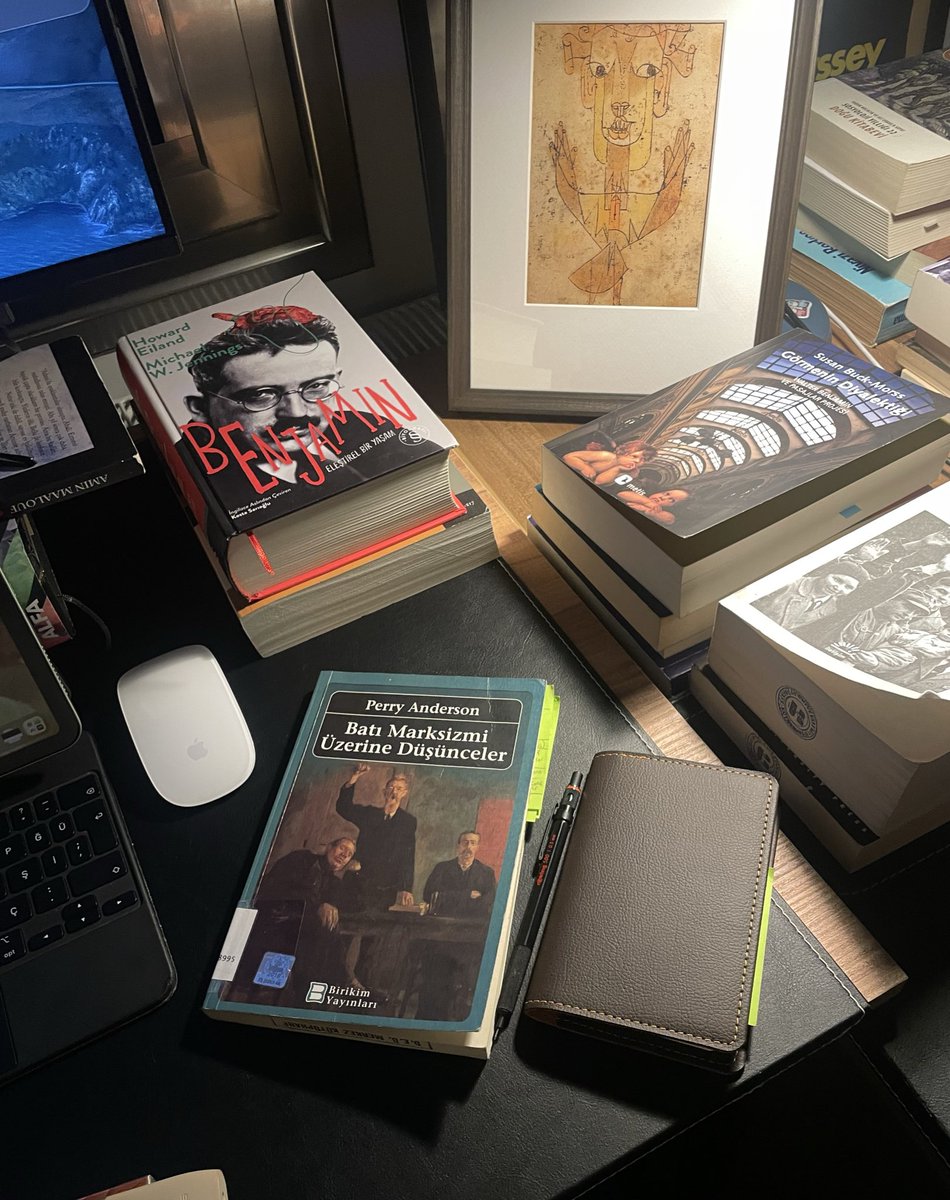 Yaklaşık 2 gündür menüde Perry Anderson’dan Batı marksizmi üzerine düşünceler kitabı var.