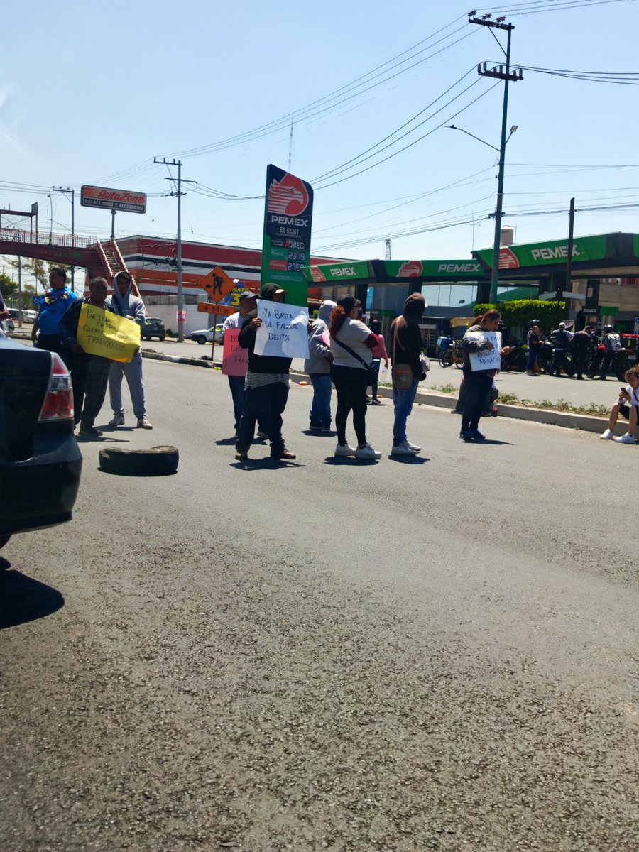 karenrodso's tweet photo. Bloqueo en la Avenida Central a la altura del Metro Río de los Remedios, terrible el tráfico https://t.co/lnZrRl60zG