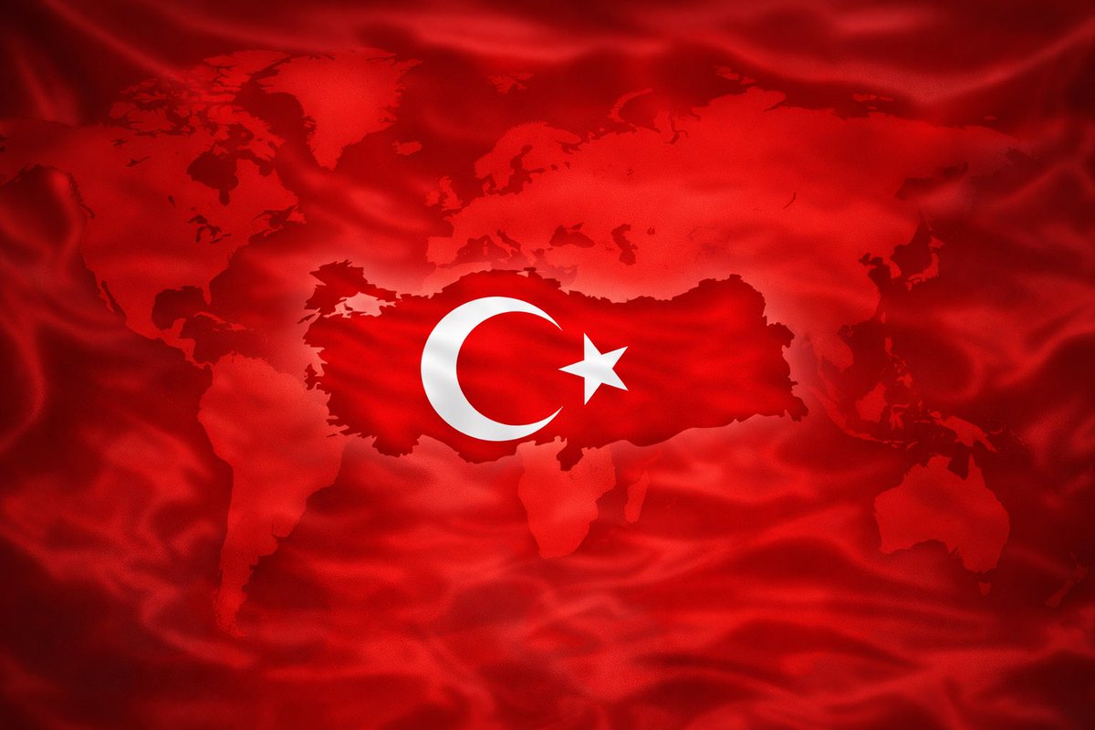 AvEmrahSancar's tweet photo. Küresel enerji krizinin gölgesinde, etrafı farklı cephelerle çevrili olsa da Türkiye; Recep Tayyip Erdoğan liderliğinde soğukkanlılığını koruyarak yoluna devam ediyor…

Büyük gurur!

“İncirlik kapatılsın,
Kürecik kapatılsın,
İsrail’e savaş açalım,
İran’a savaş açalım,
Ermenilerle görüşmeyelim,
Avrupalıları aç bırakalım,
Ruslarla restleşelim…”

Bunlar sonu düşünülmeden söylenmiş, kulağa sert gelen ama karşılığı olmayan gayr’i siyasi çıkışlar.

Devlet aklı böyle bir şey değil!

Türkiye, binlerce yıllık geleneği olan bir devlettir kardeşim!
Ne başkasının vekilidir ne de bir oyunun piyonu.

Bugün yapılması gereken;
soğukkanlı kalmak, gerektiğinde arabulucu olabilmek, dengeleri doğru okumak ve diplomasiyi diri tutmaktır.

Asıl güç burada saklı.
@RTErdogan 
@omerrcelik 
@KaramikSunay 
@Tamer_Dagli 
@farukaytek 
@abdullahdogru01 

#Türkiye #Diplomasi #DevletAklı