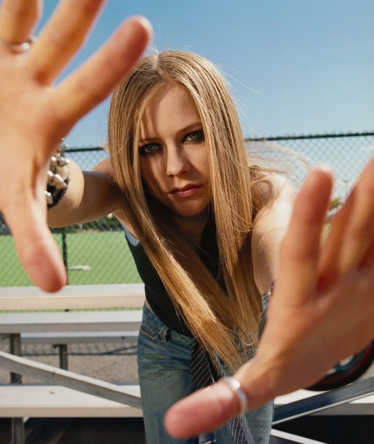 Let Go by <a href="/AvrilLavigne/">Avril Lavigne</a> has now surpassed 3 BILLION streams on Spotify!