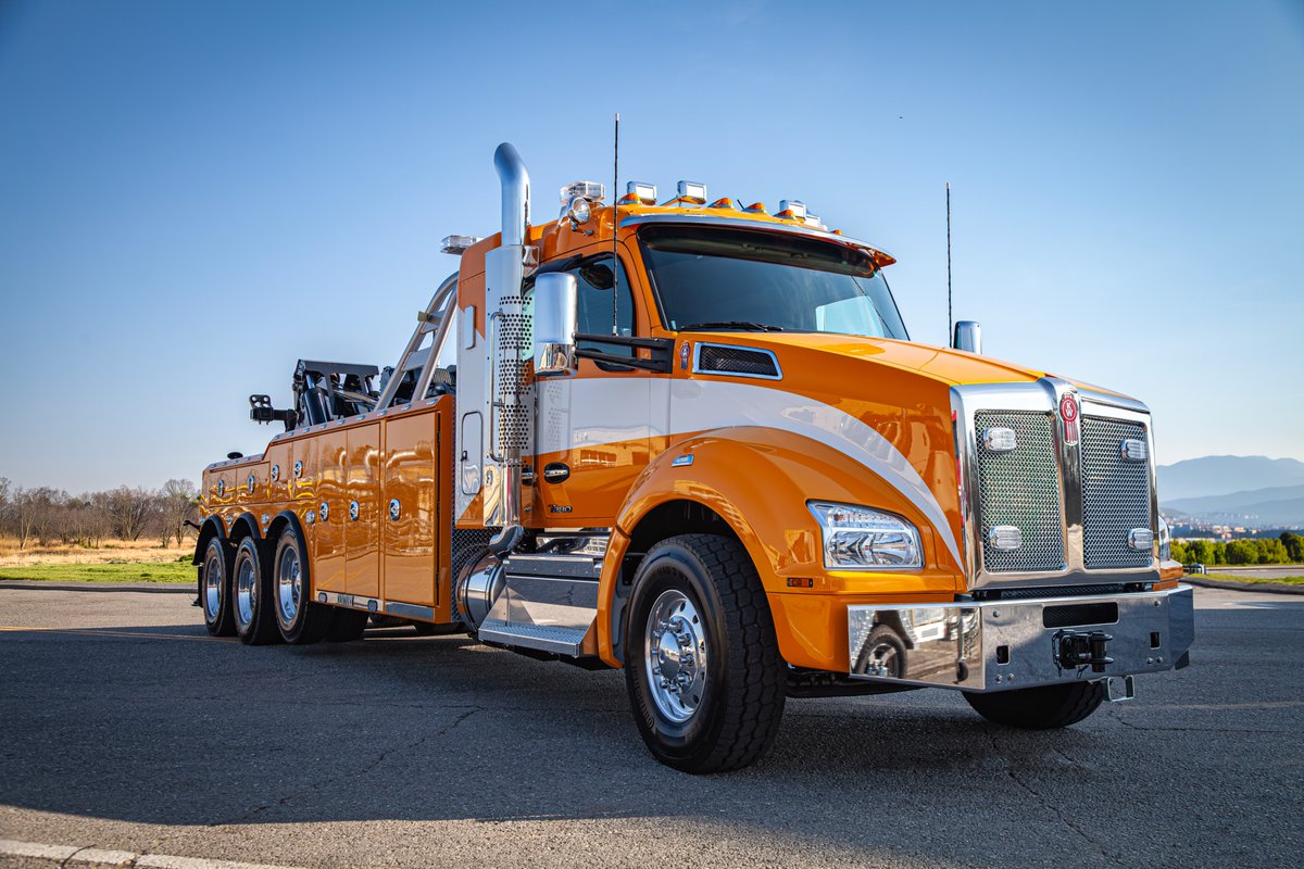 millerind's tweet photo. Big thanks and congrats to our friends at Coletta's Sales &amp; Service in Providence, RI with their new Century 9055 on @KenworthTruckCo T880 chassis! 📷 https://t.co/UxcGpsgx9m