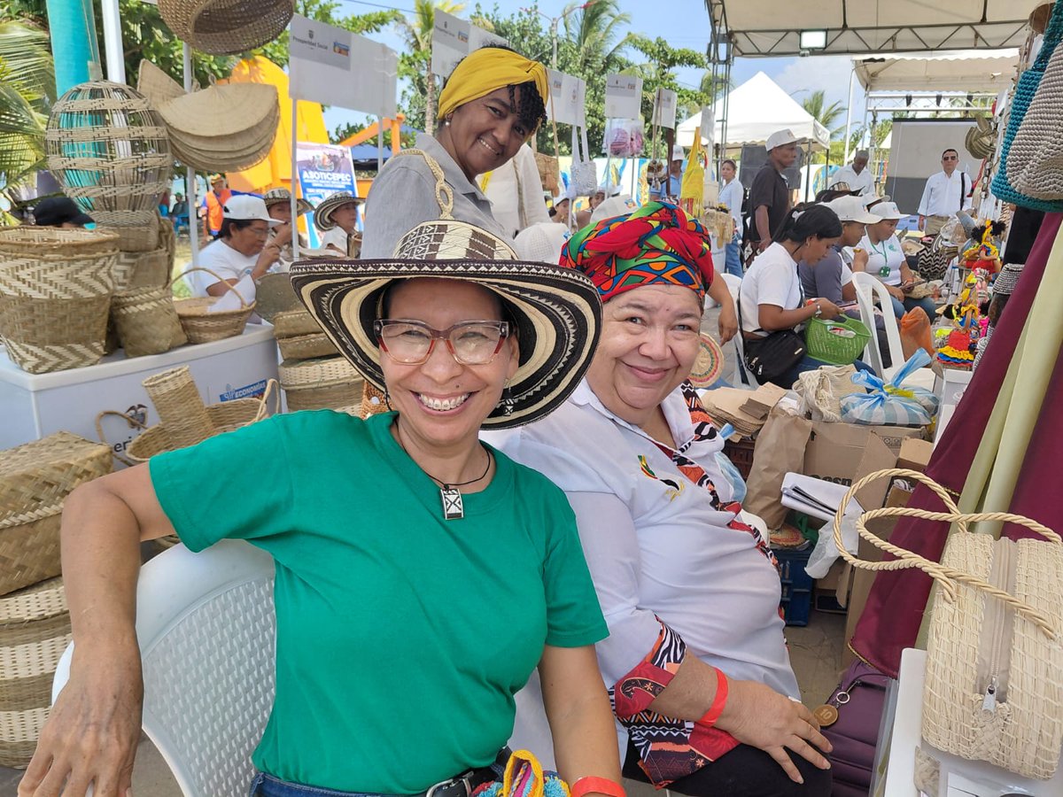 ProsperidadCol's tweet image. #Sucre | Junto a entidades nacionales, regionales y gremios locales con su oferta de servicios, contribuimos a la apuesta por el desarrollo de la economía popular del departamento, congregada en un espacio rodeado de la naturaleza y las playas de #Coveñas. #ConDignidadCumplimos