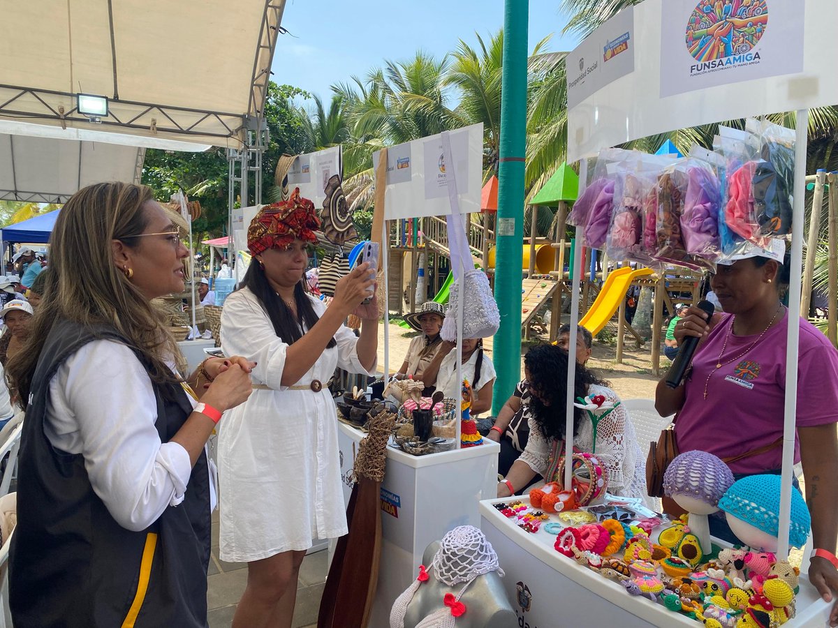 ProsperidadCol's tweet image. #Sucre | Junto a entidades nacionales, regionales y gremios locales con su oferta de servicios, contribuimos a la apuesta por el desarrollo de la economía popular del departamento, congregada en un espacio rodeado de la naturaleza y las playas de #Coveñas. #ConDignidadCumplimos