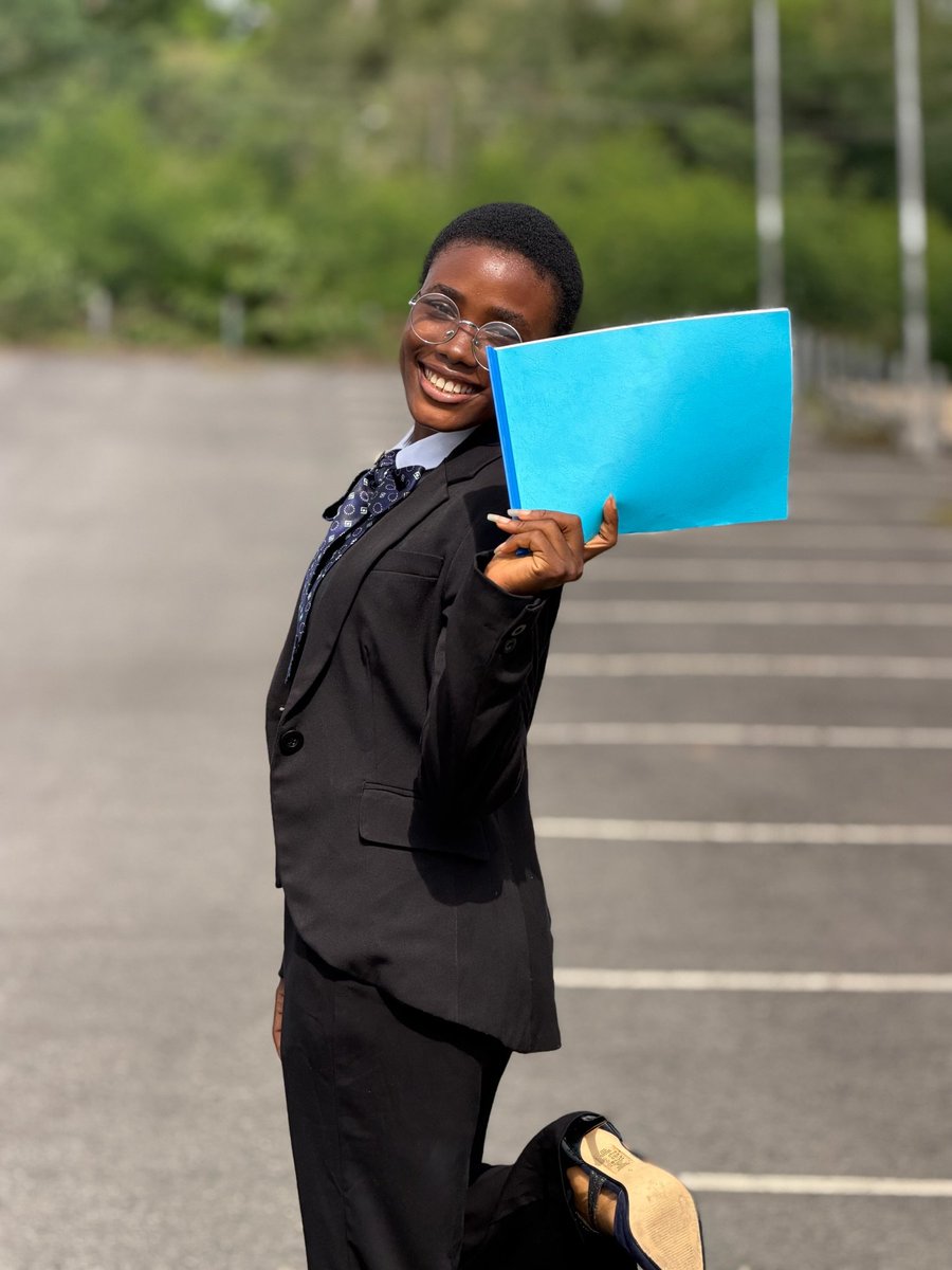 The Vintage Girl || Media, Comms and Fashion tweet media