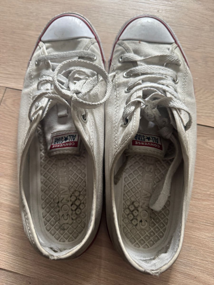 DancingfeetCo1's tweet photo. Ciao 🐶
Le mie converse super consumate possono essere tutte vostre…vi aspetto in dm per saperne di più 
#feetfetish #shoes #sell #fetishseller #feticci #piediitaliani #piediodorosi https://t.co/nHonSaNnK8