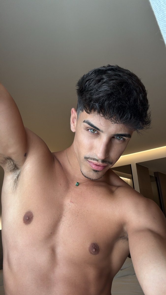 Adriheaven tweet media