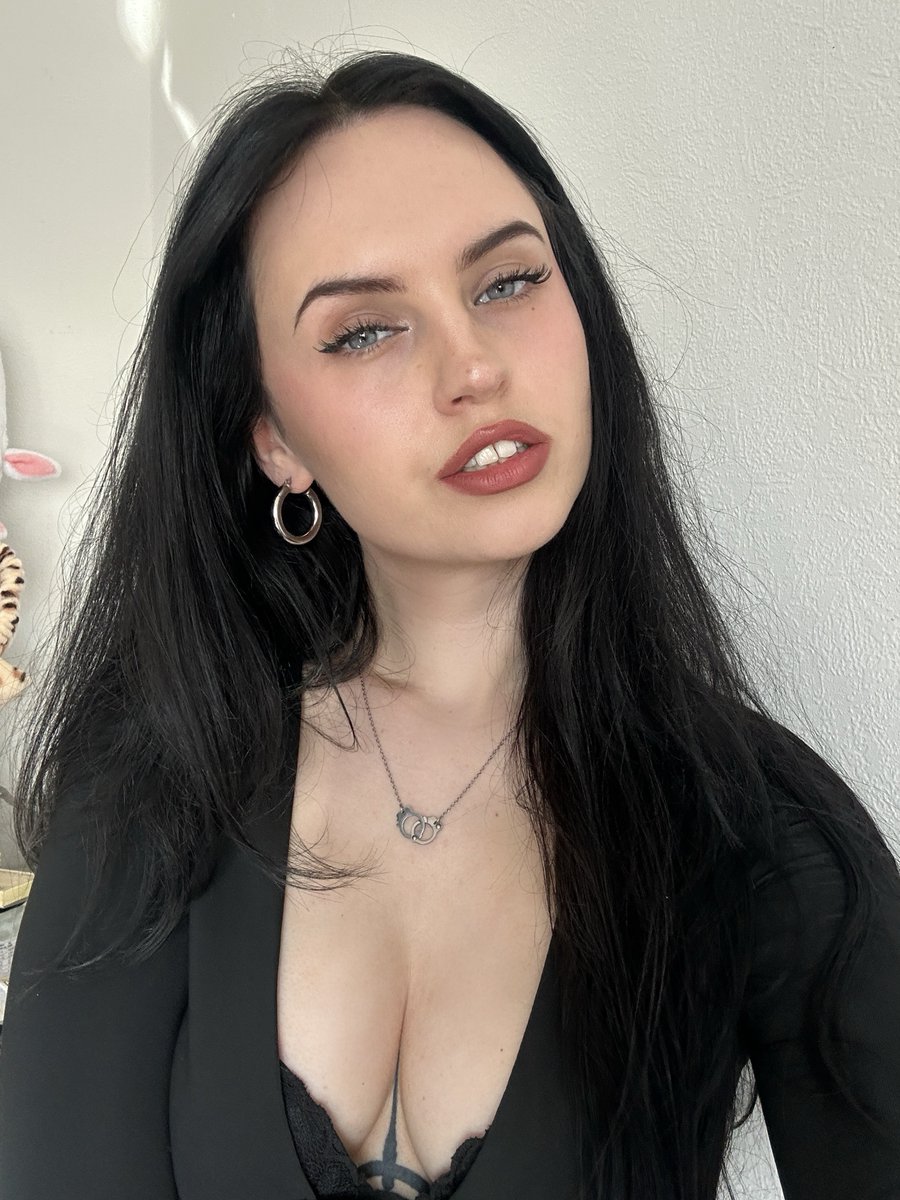 Goddess Jennifer tweet media