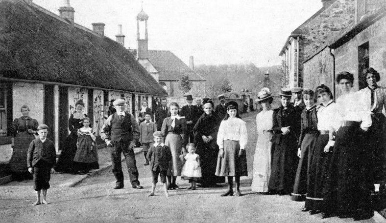 tourscotland's tweet photo. Old Tour #Scotland #Ancestry Travel Visit #Genealogy #Scottish Family #History Blog #photography of cottages and people in #Dalserf, South Lanarkshire. Village is located on #River #Clyde, 2 miles East of Larkhall and 7 miles South East of Hamilton https://t.co/NrTCoDNOzp https://t.co/eVFeC0pHy5