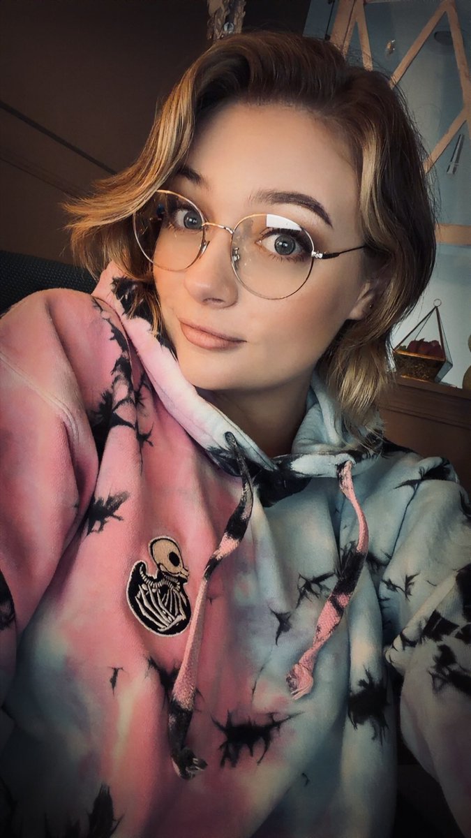 Liv J. Curtis tweet media