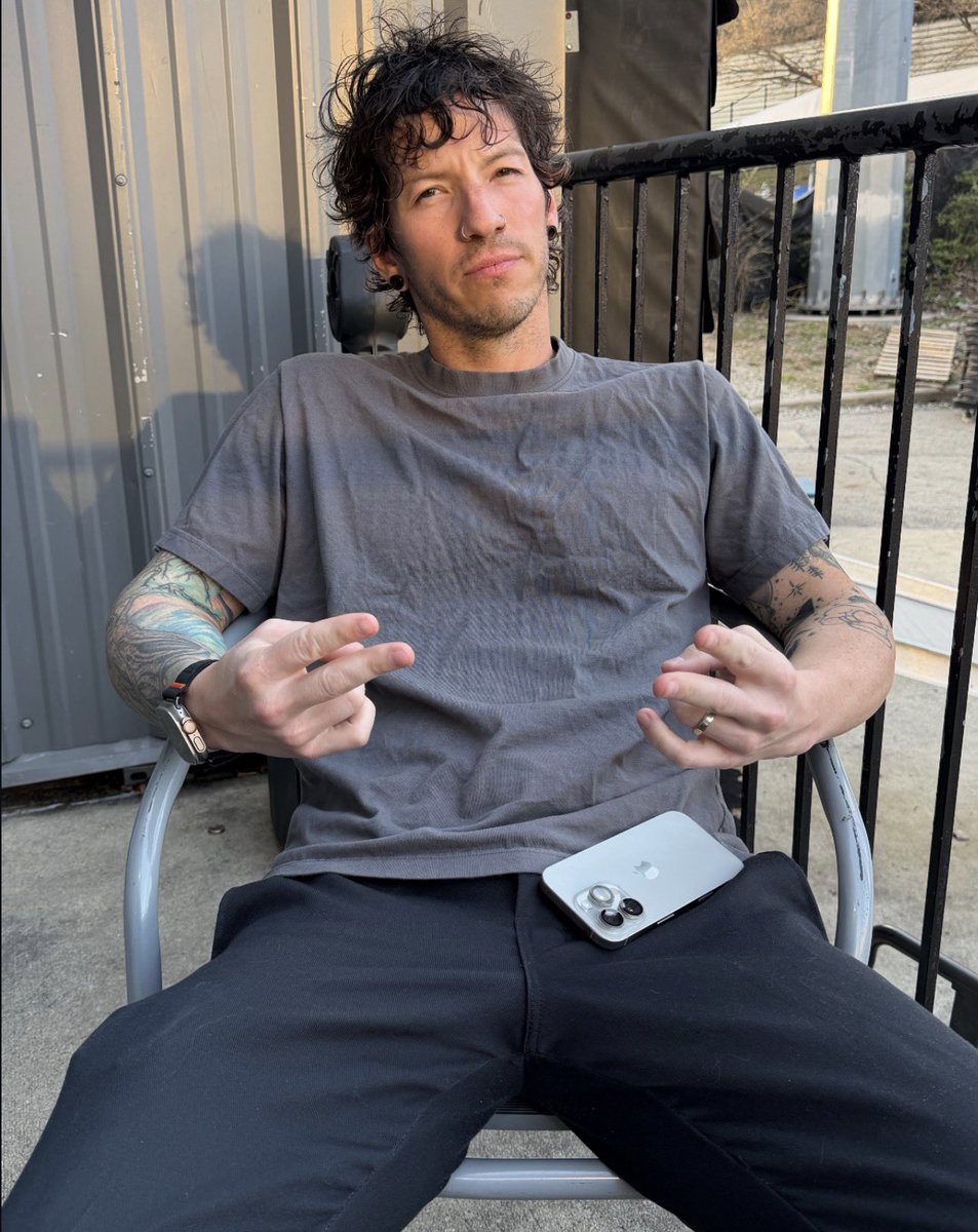 spooky jess 🍓🛸 restock 4/10! tweet media