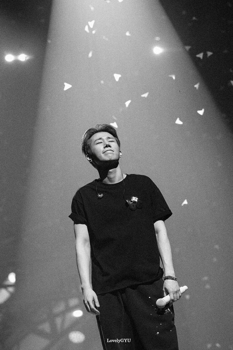 RxFoe's tweet photo. 260327 KIMSUNGKYU  LIVE
LV4: LEAP TO  VECTOR

유난히 맑던 그날
고요한 햇살이 되어 
떠나간 이들의 추억 속에서
영원토록 있어줘 https://t.co/KrpK1mw15C