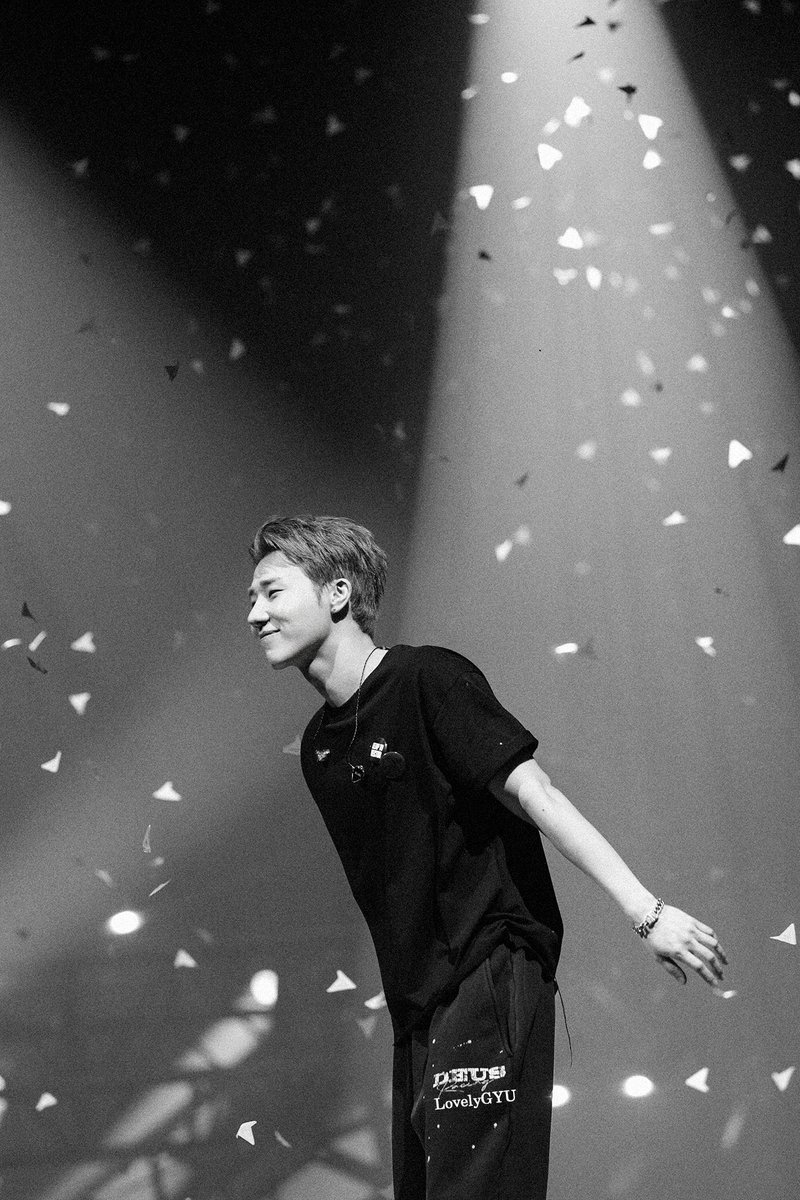 RxFoe's tweet photo. 260327 KIMSUNGKYU  LIVE
LV4: LEAP TO  VECTOR

유난히 맑던 그날
고요한 햇살이 되어 
떠나간 이들의 추억 속에서
영원토록 있어줘 https://t.co/KrpK1mw15C