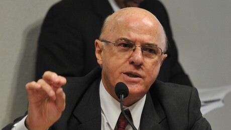 RT Brasil tweet media