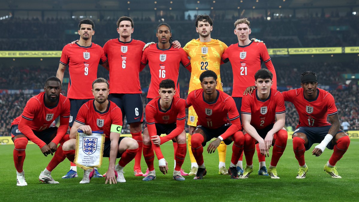 TigresJersey's tweet photo. En Wembley, se juega @England VS @Uruguay.

Los locales con la de visita y los de visita con la de local.

Definitivamente aquí ALGUIEN debió usar shorts alternos. No es #kitclash pero ayudaría.

Por cierto, ¡hola @rodrigooaguirre! https://t.co/x6o4S3DHHl