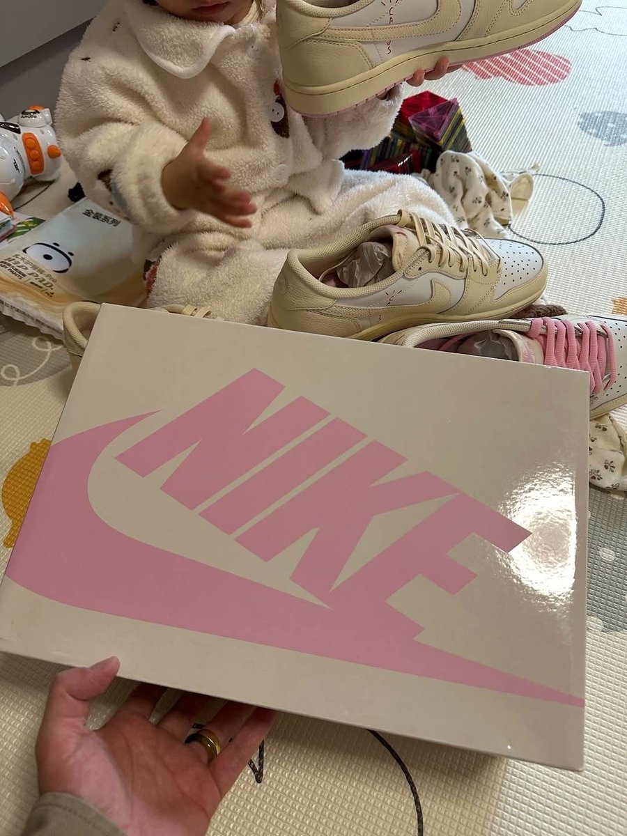 JustFreshKicks tweet media