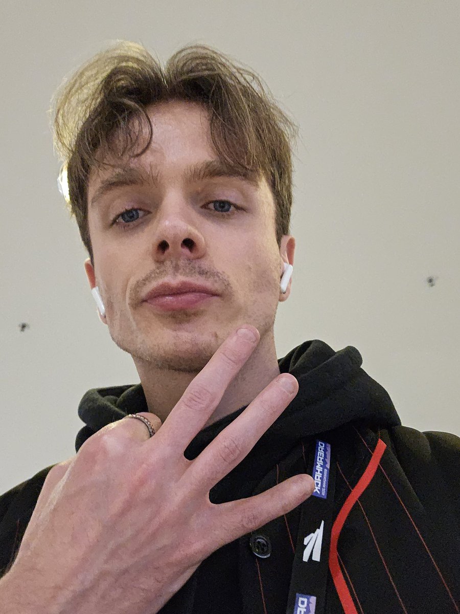 CauzxD's tweet photo. @LAThieves @aBeZy @HyDrAnml @ScrappyNJ @NiumFPS @RawTheMonsteR @Sender @SHANEE @corey_mip @Lexus @Razer Can't lie—my head was on mars after that Faze series. But wow—clean 3-0 from the boys!! Let's keep is going 👌 https://t.co/AwwWp0rRDl