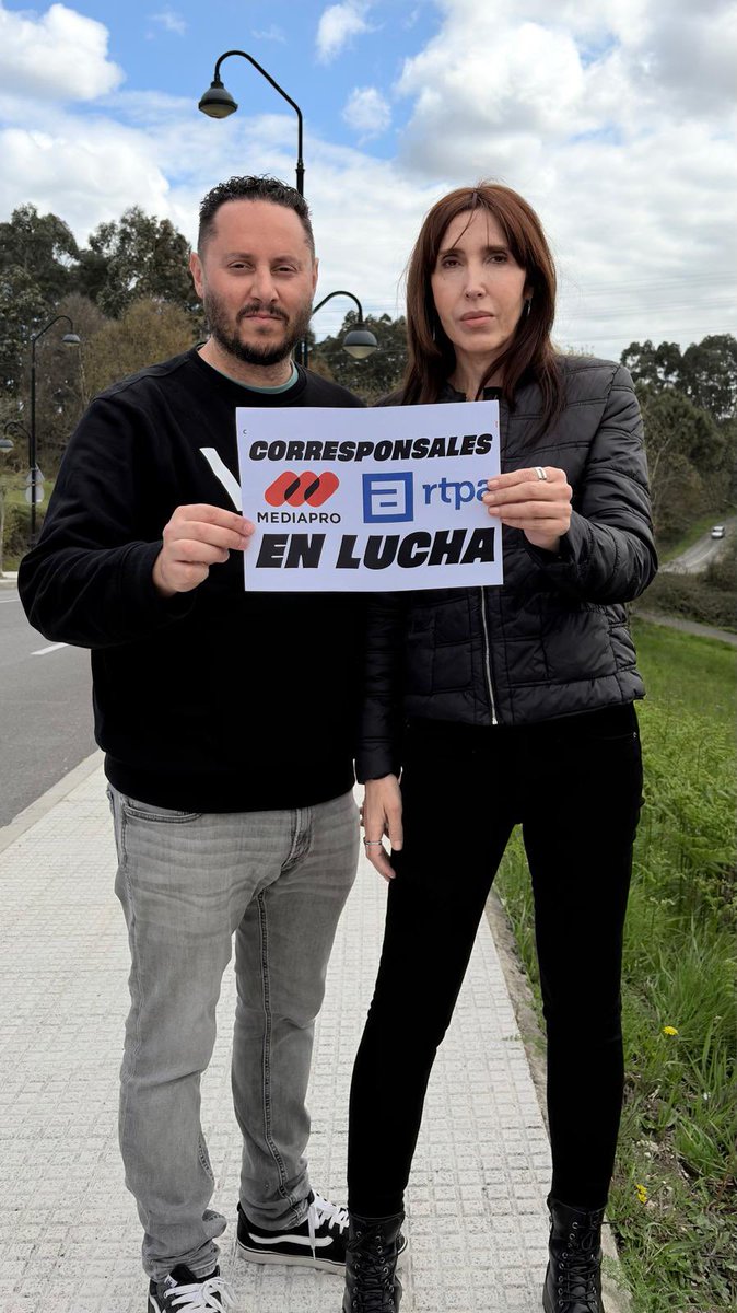correspRTPA's tweet photo. La precariedad sigue, nuestra reivindicación también. Igual trabajo, igual salario ✊🏻. #ViernesNegrosRTPA #20añosenprecario https://t.co/wgpyrZhqnE