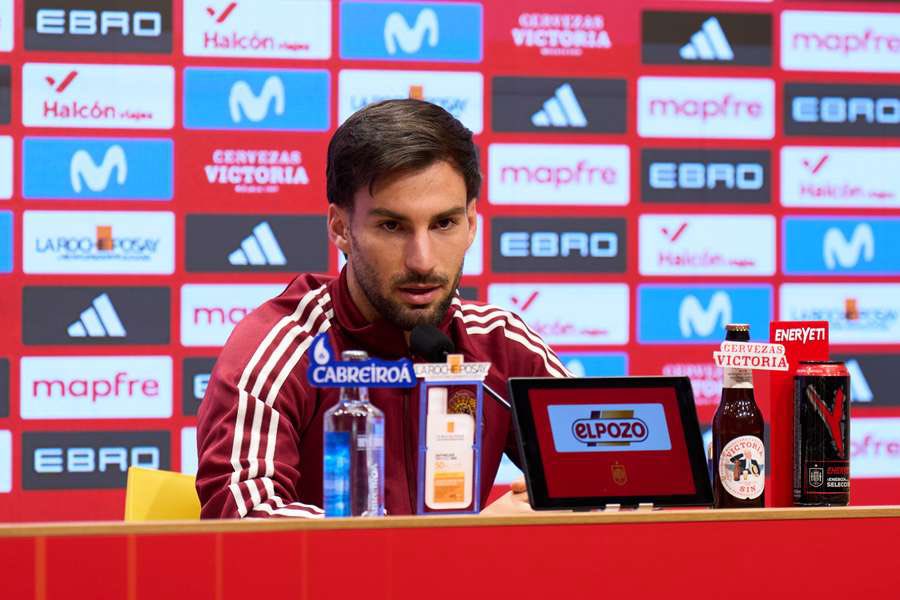 ᴍᴀɴᴜ. tweet media