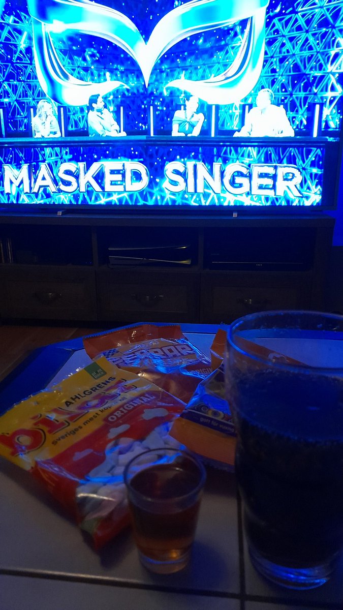 SwedishGamester's tweet image. It wasn't easy but I managed to #survive the stressfull #workday, and I hope you did too!😃
So as a well deserved #reward I'm #treating myself with #candy, a large glass of #Pepsi, and a shot of vanilla flavored #rum while watching #MaskedSinger!😊
Have a nice #FridayNight y'all!