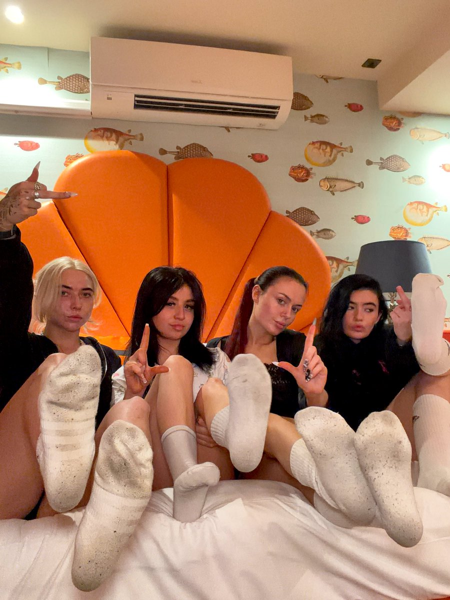 YourQueenScarl's tweet photo. No talking.
No begging.
Just sending. 
 @sofancyxo @EstrelleBby @kittymistresss https://t.co/spv5Jge0C4