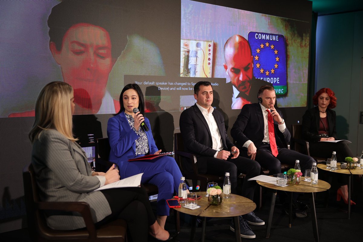 Megi Fino tweet media