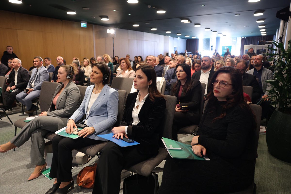 Megi Fino tweet media