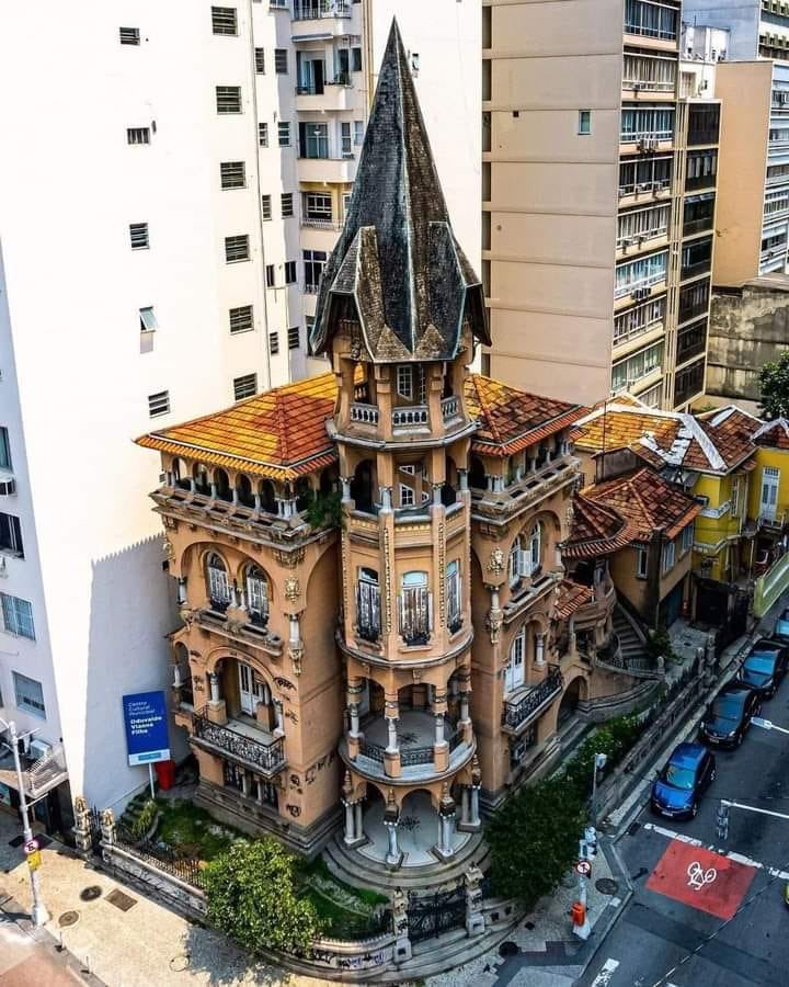 Old World Explorer tweet media