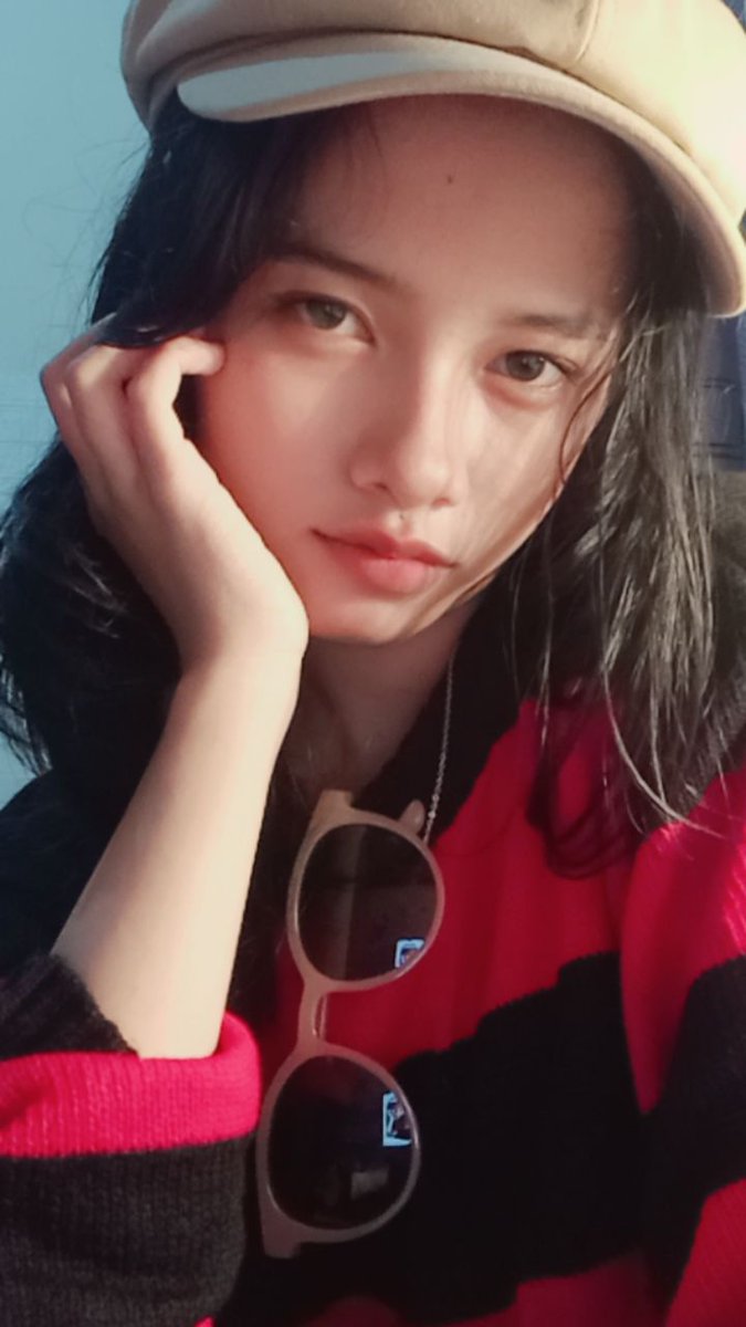 unaYyrorr tweet media