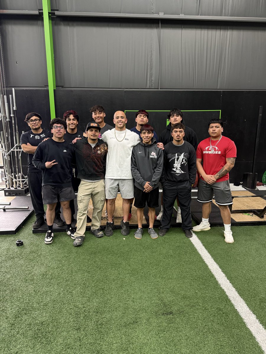 CoachJaviT75's tweet photo. Thank you @robalaniz_34 @TheFieldhouse__  for always treating LaJoyaISD great!! @TxHSPWL State Powerlifting Meet Let’s Go!!! #LaJoyaISD #Coyotes #Gladiators #BleedRed https://t.co/iYx0IwcnW4