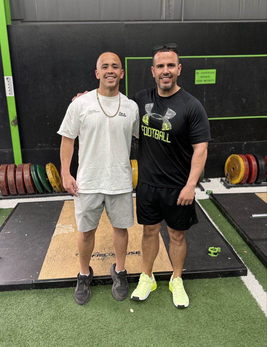 CoachJaviT75's tweet photo. Thank you @robalaniz_34 @TheFieldhouse__  for always treating LaJoyaISD great!! @TxHSPWL State Powerlifting Meet Let’s Go!!! #LaJoyaISD #Coyotes #Gladiators #BleedRed https://t.co/iYx0IwcnW4