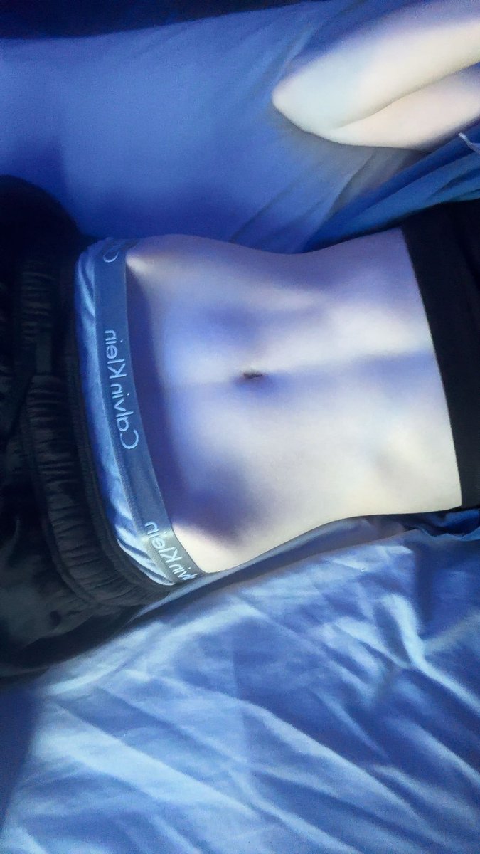 Froggie_27's tweet photo. #edtwt 
Help. How do I look more skinny. I'm skinny but I look fat https://t.co/5KL92Txdzx