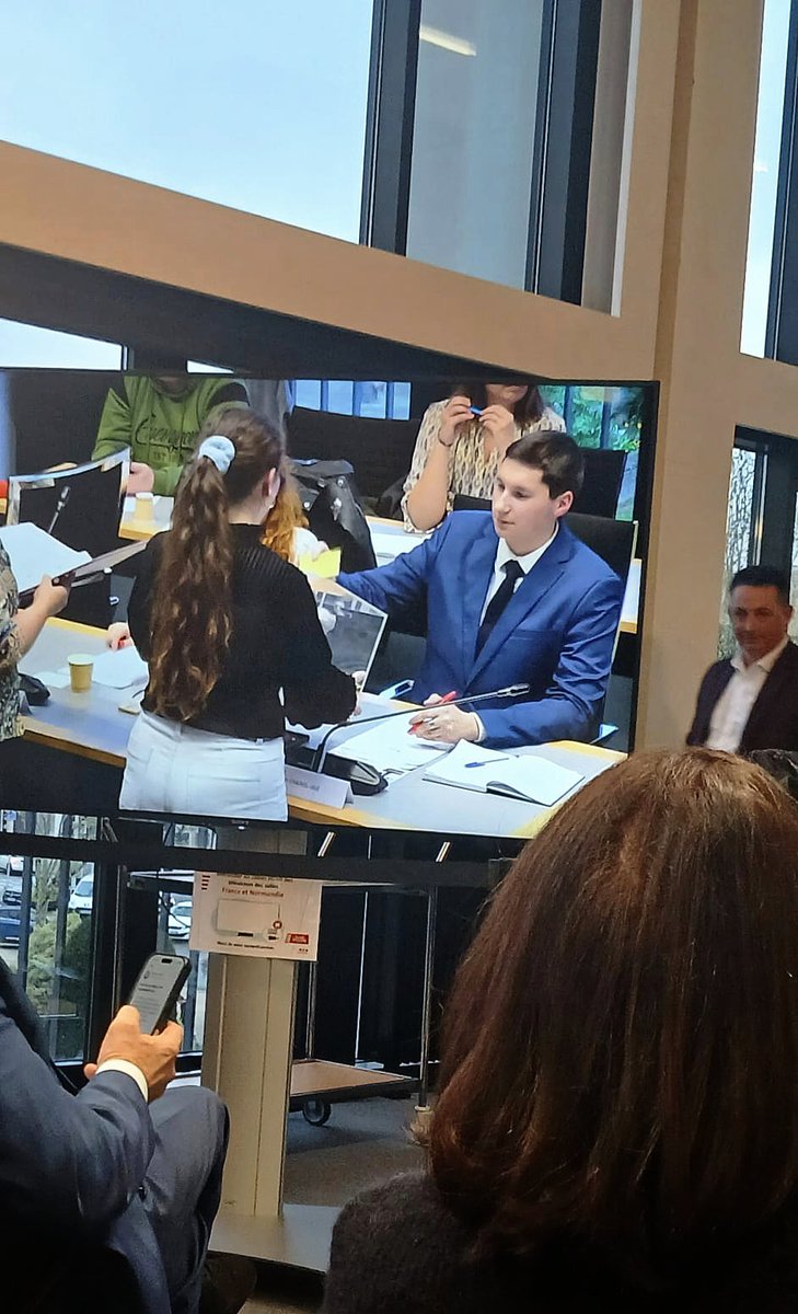 Bravo à l'ami <a href="/AdamChauvel/">Adam Chauvel-Huz</a> qui occupe les fonctions de Secrétaire de séance ce soir à <a href="/VilleStNazaire/">Saint-Nazaire</a>. La jeunesse patriote est bien en place et ça va durer 🇲🇫 :) Bravo à toute l'équipe menée par <a href="/JulioPichon_/">Julio Pichon</a> pour cette prometteuse entrée en fonction ! #Municipales2026