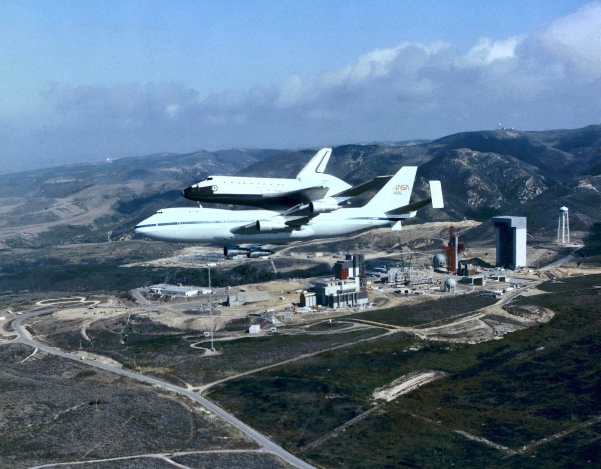 Boneyardsafari's tweet image. Orbiter Discovery OV-103 atop a NASA Boeing 747SCA as it flies over the Space Launch Complex No. 6 at Vandenberg in 1984. #spaceshuttle #ov103 #nasa #boneyardsafari #vandenbergafb