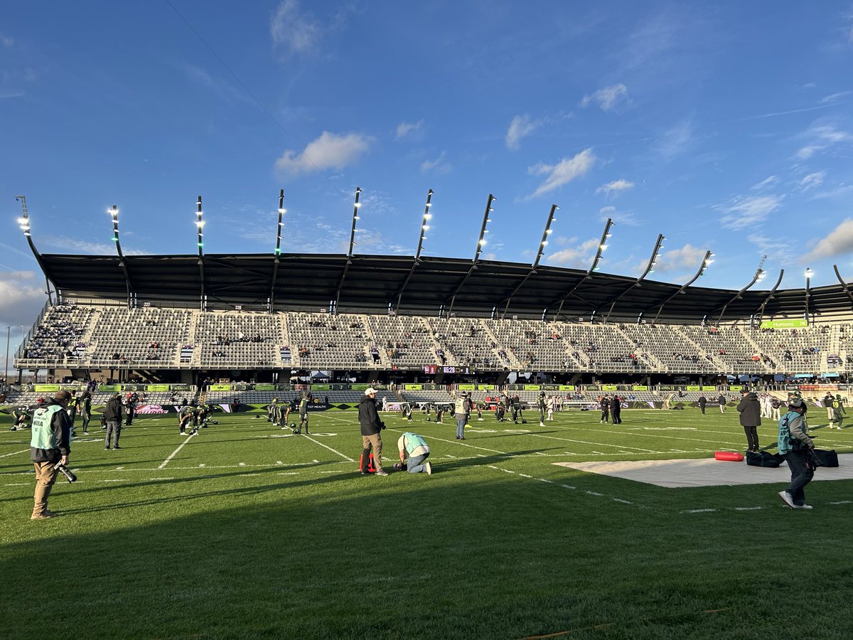 TheWillMuiter's tweet photo. Here at Lynn Family Stadium in Louisville where the newly constructed UFL team, the Louisville Kings, are set to make their season debut against the Birmingham Stallions. Some fun names here on both sides including former Kentucky Wildcat and Pittsburgh Steeler Benny Snell. https://t.co/e9b7S3qCGG