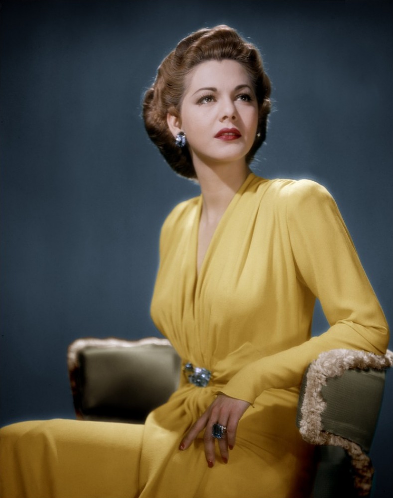 ungureanu89's tweet photo. Una mirada que definió la Época de Oro de Hollywood: María Montez✨a reina absoluta del Technicolor, nos recuerda a todos que la elegancia y el encanto clásico nunca pasan de moda. Una leyenda inmortal de la pantalla! 🎬🌟#MariaMontez #EpocaDeOro #CineClasico #ReinaDelTechnicolor https://t.co/tKmTRZqnTS