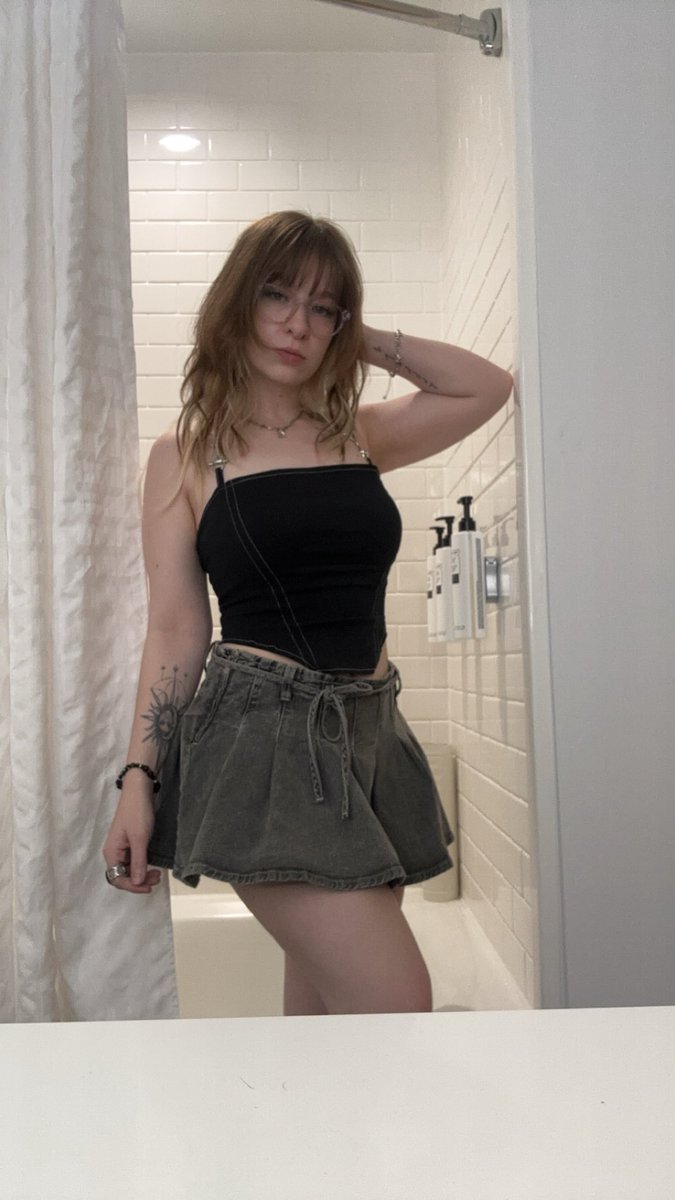 SID0NEEE's tweet photo. Forgot to show my bad omens fit https://t.co/N186HzGLEM