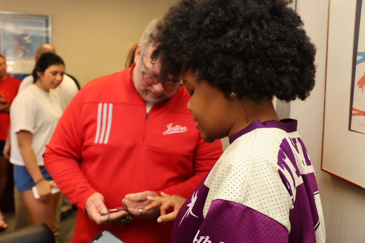 NWOSUAthletics's tweet photo. WBB | Getting Fitted 💍 https://t.co/LSIrwSddbp