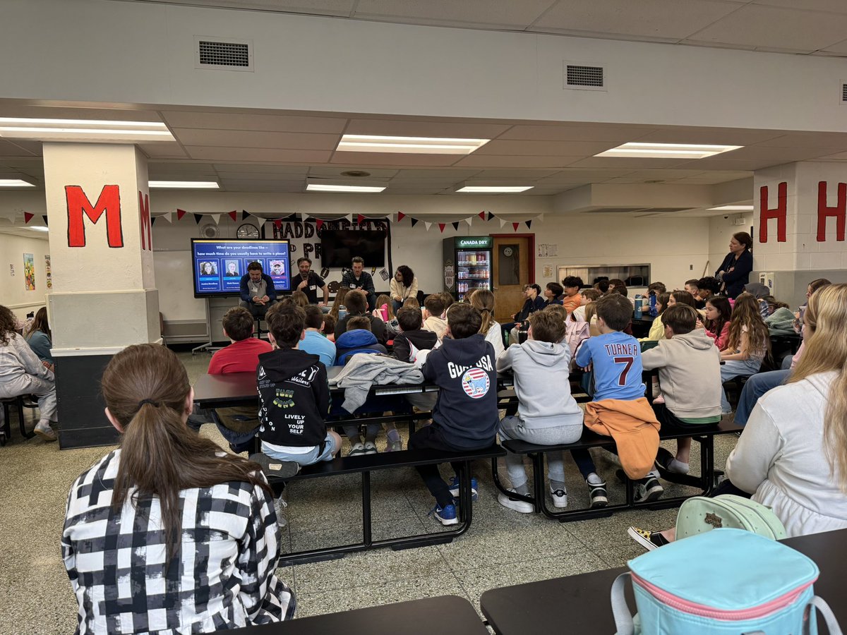 CentralES1's tweet photo. Journalis panel in grade 5 to accompany our new writing unit! https://t.co/ysikuQc0z6
