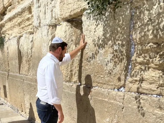 Apolitical tweet media