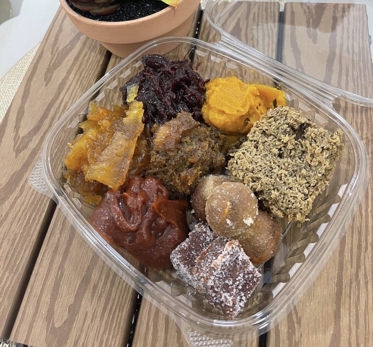 andidlhz's tweet photo. Bueno se metió Semana Santa señores! Y llegaron los dulces! 🤤🤤 cuál es su favorito? El mío el de coco y el de leche! https://t.co/KtD33VbAHp