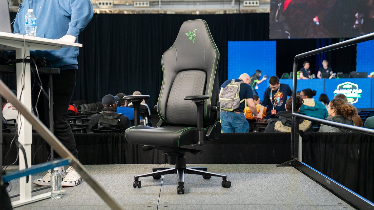 R Λ Z Ξ R tweet media