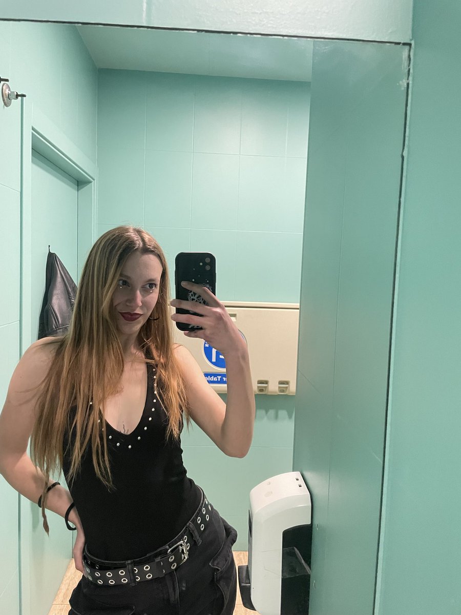 amaterasugodd's tweet photo. Viernes de borrachera… venga perros os quiero activos!!! 🐶🐶💸💸

#findom #femdom #sumisofinanciero
#cajerohumano #feetfetish #feetworship
#pagafantas https://t.co/TQrdMwBft1