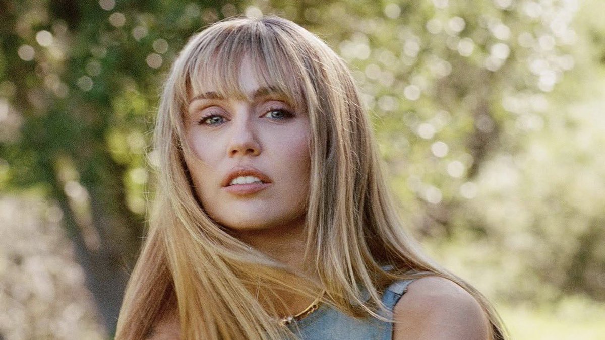 Miley Music Facts tweet media